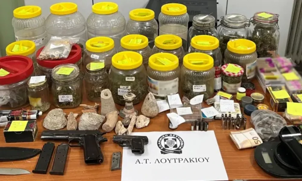 Λουτράκι: 25χρονος και 33χρονος συνελήφθησαν για διακίνηση ναρκωτικών- Βρέθηκαν μισό κιλό κάνναβης, δύο πιστόλια και 256 κροτίδες